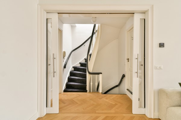 Medium property photo - Jacob Obrechtstraat 1-2, 1071 KC Amsterdam